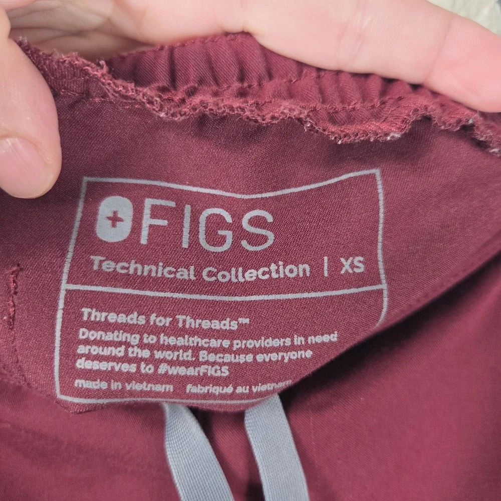 FIGS Technical Collection Burgundy Scrub Pants XS Cargo Medical Nursing Stretch